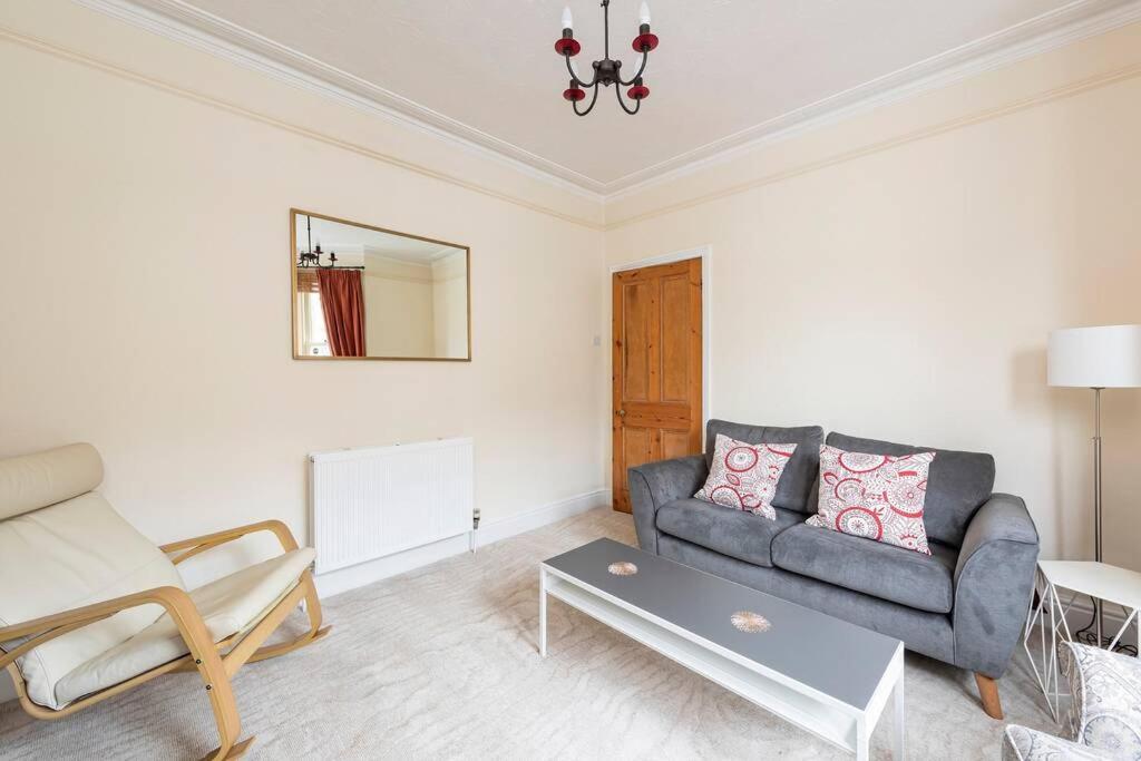 Spacious House - 2 Double Rooms - Street Parking - Garden Bath Luaran gambar